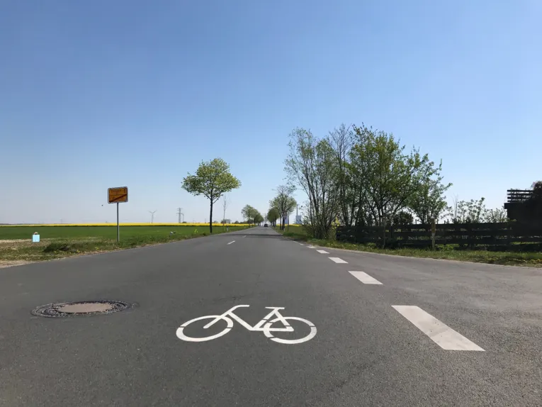 Aufnahme einer Stra&szlig;enansicht mit Vorrichtung speziell f&uuml;r Radfahrende
